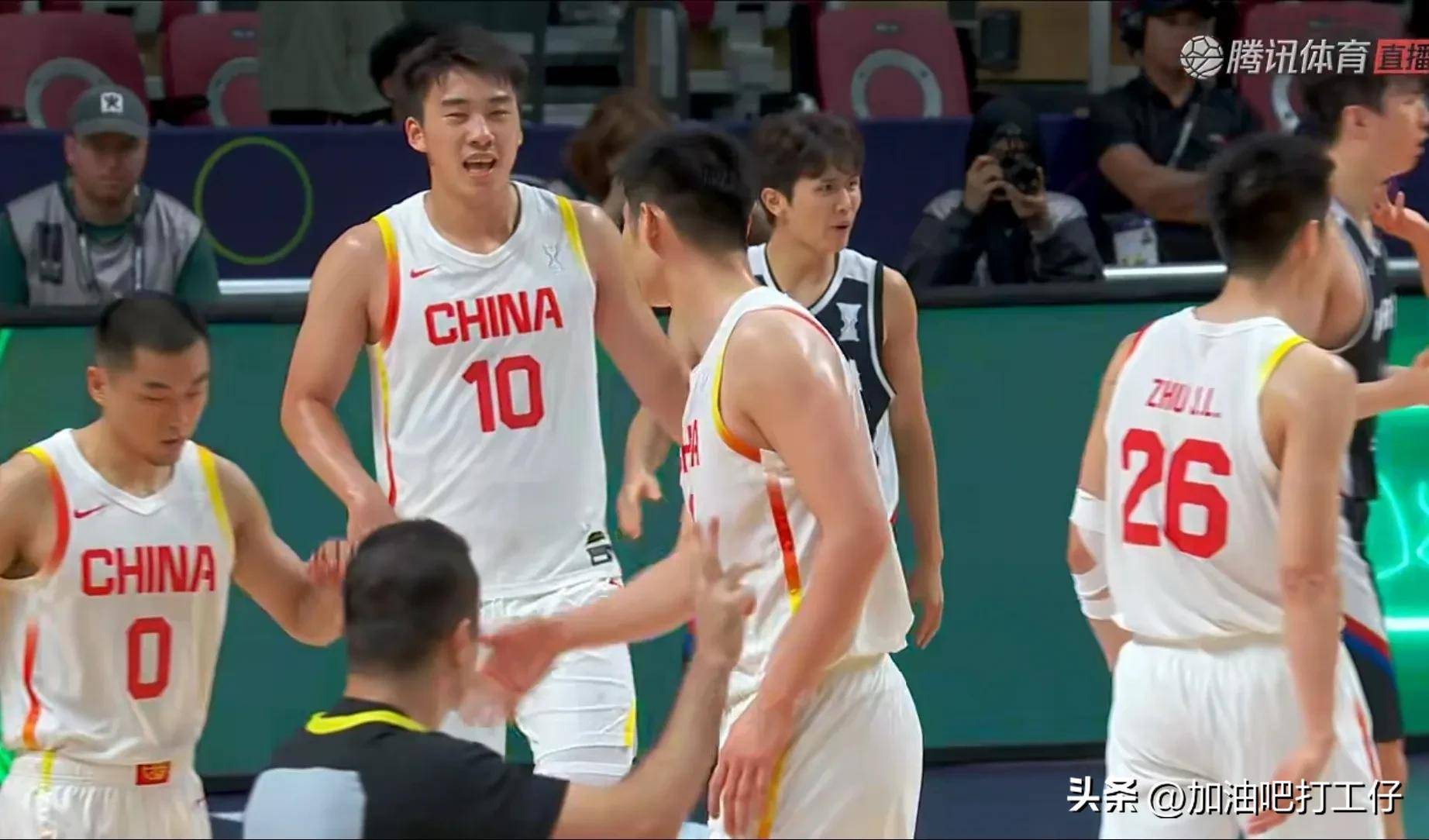 中国男篮险胜爵士，西蒙斯绝境逆转