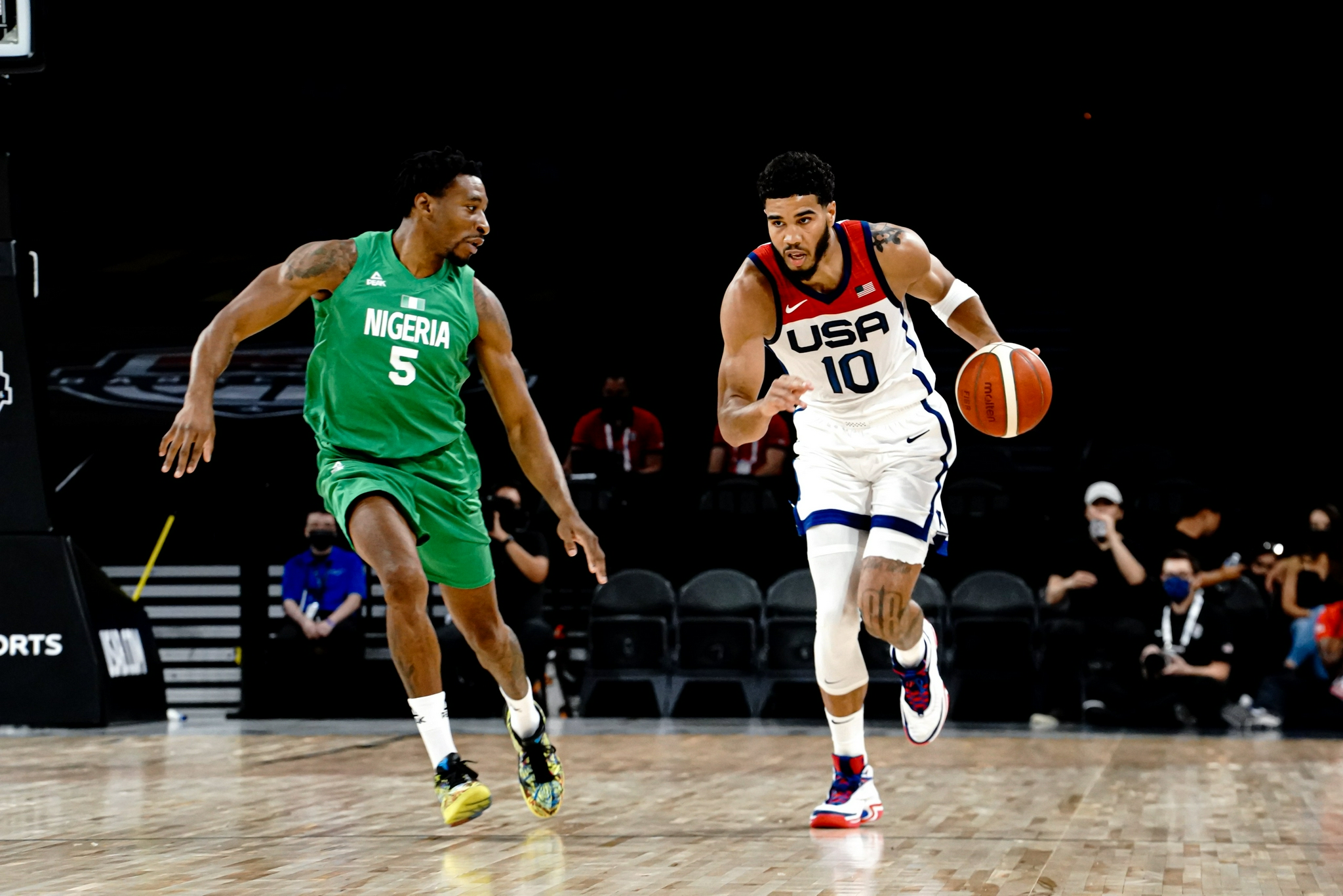 尼日利亚男篮翻盘巴西男篮，莫里斯三分雨点燃全场