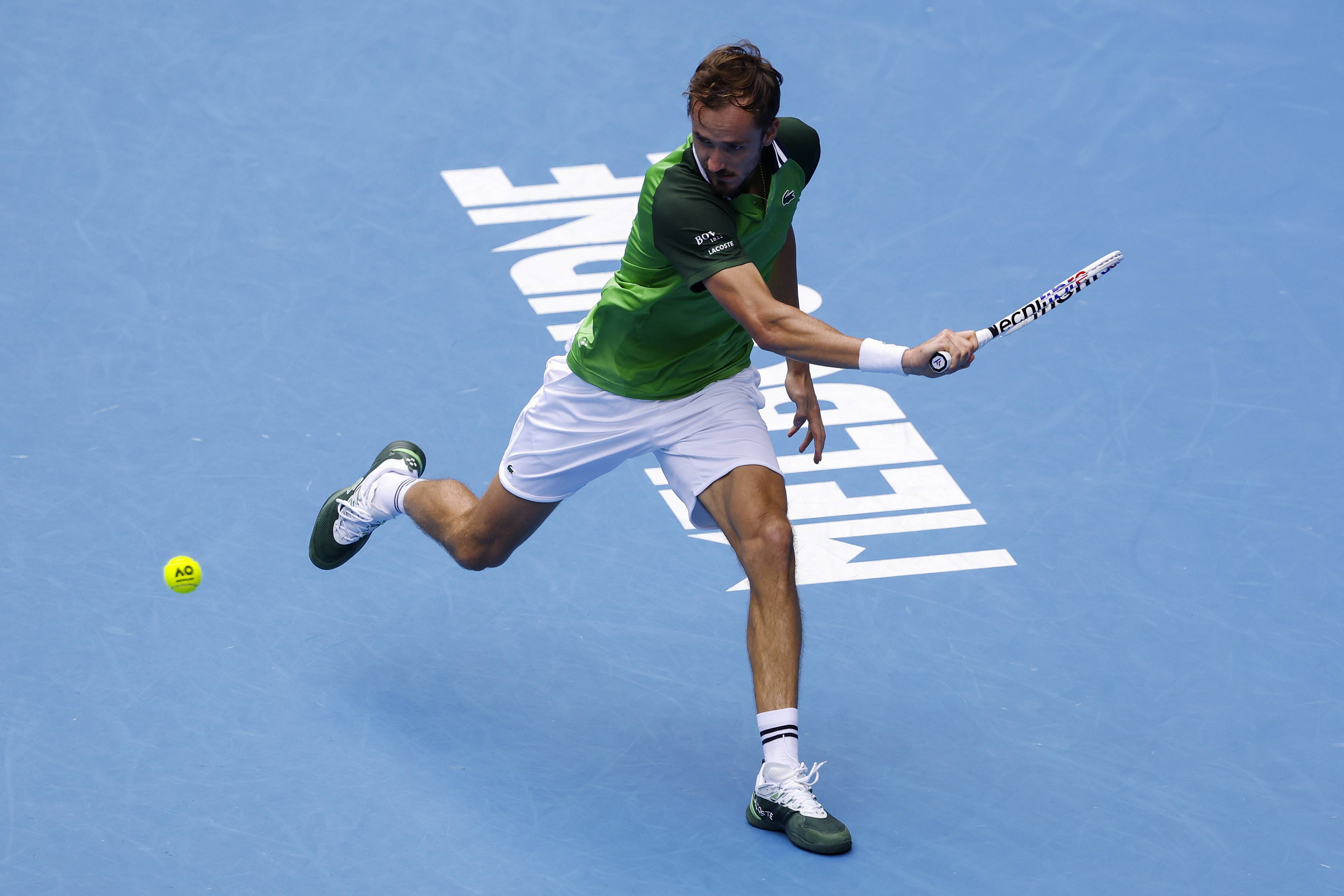 意大利网球队翻盘美国网球队，梅德韦杰夫关键制胜的简单介绍