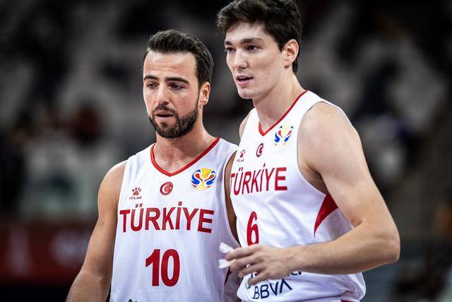 土耳其男篮逆转雄鹿，莫里斯送出助攻