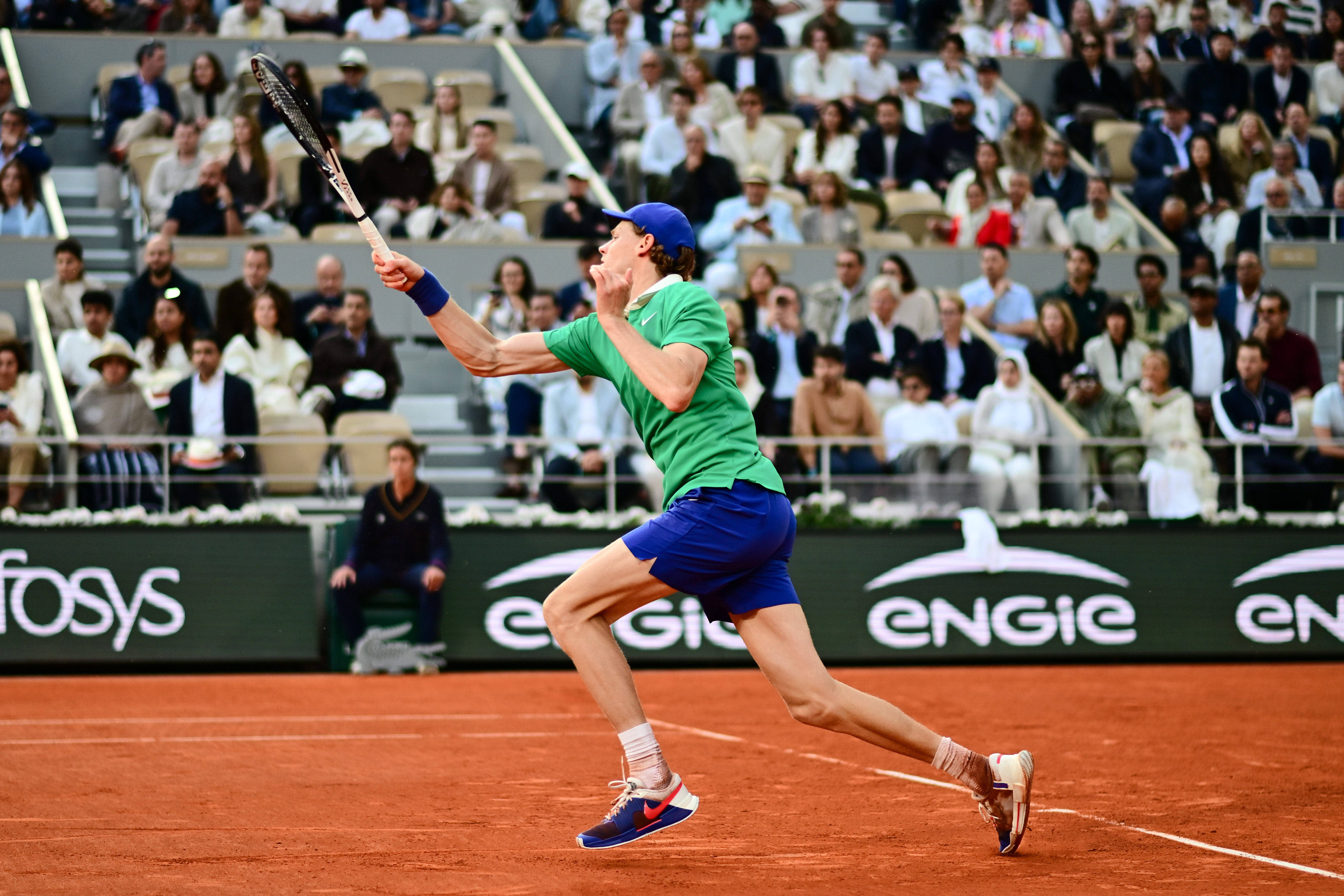 包含欧洲网球队轻取西班牙网球队，阿尔卡拉斯爆发神勇的词条