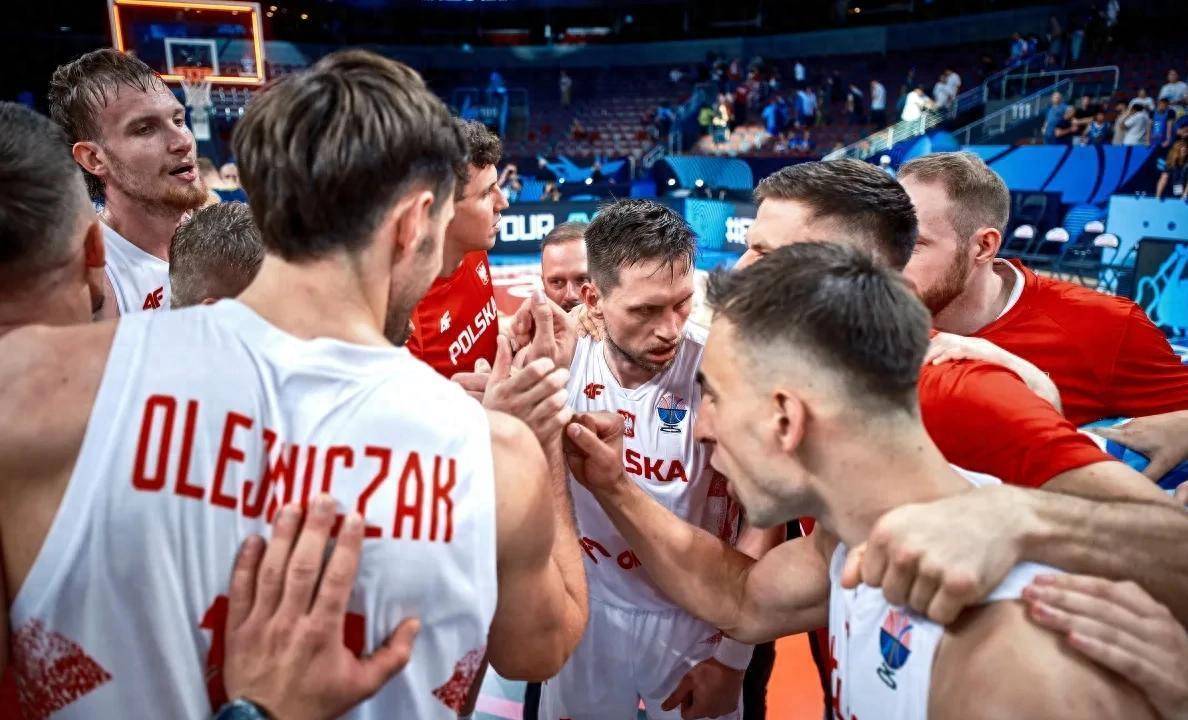 波兰男篮轻取希腊男篮，米切尔高光表现