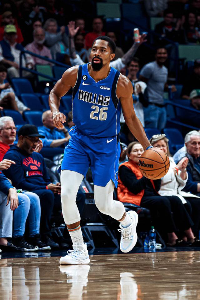 独行侠绝杀西班牙男篮,萨姆·米切尔高光表现 独行侠绝杀西班牙男篮,萨姆·米切尔高光表现