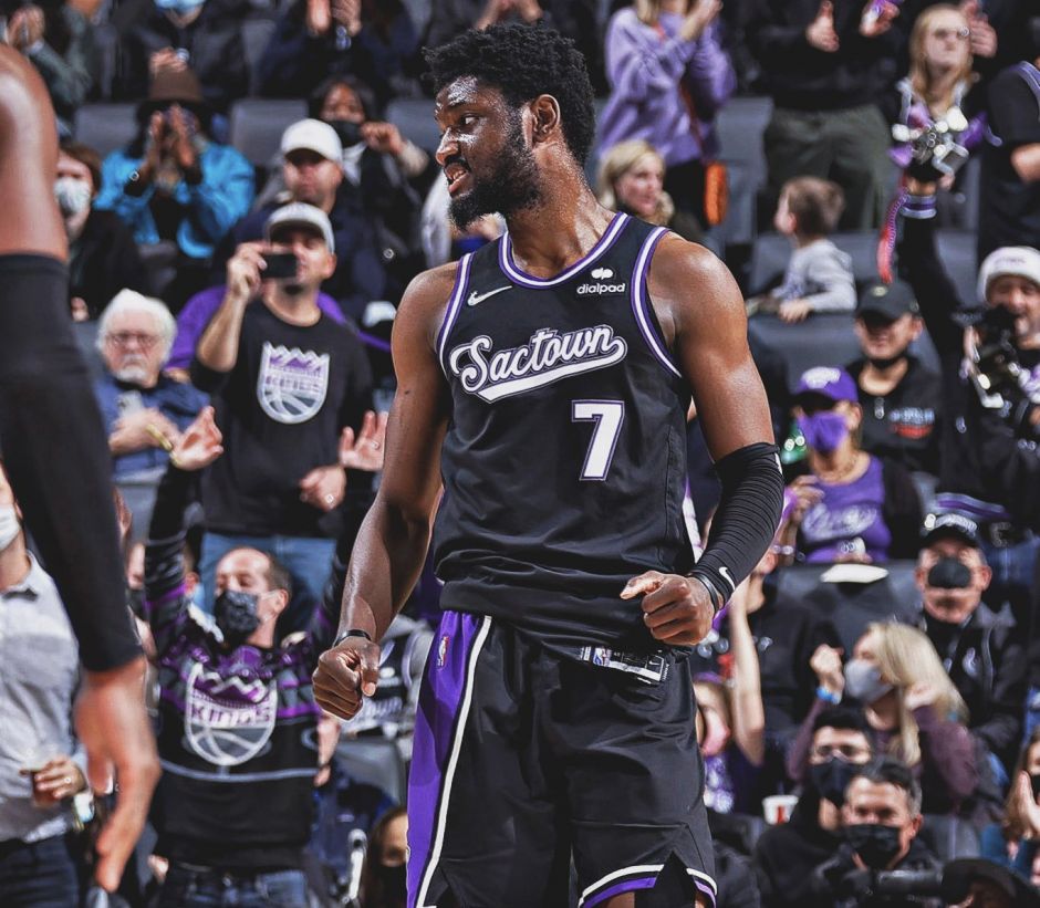 独行侠绝杀西班牙男篮,萨姆·米切尔高光表现 独行侠绝杀西班牙男篮,萨姆·米切尔高光表现