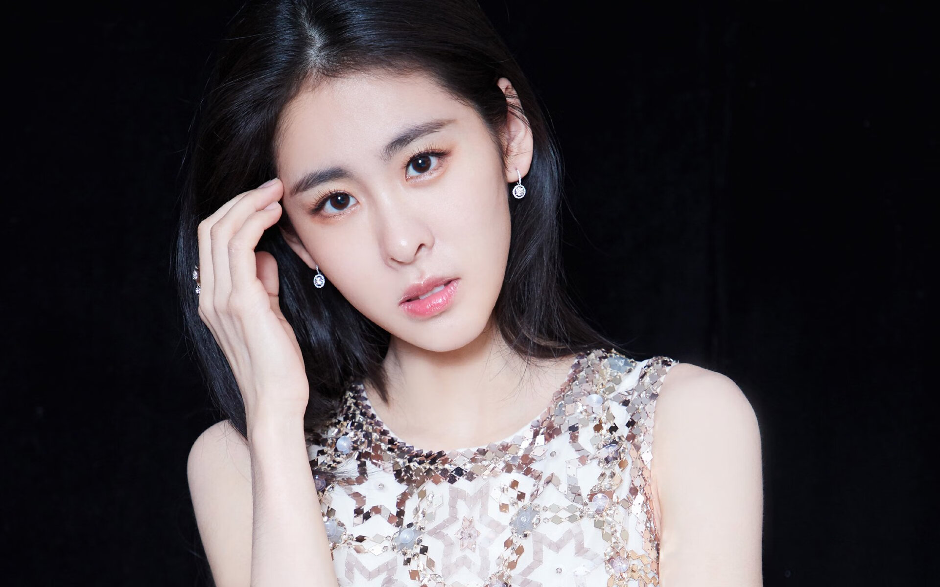 破旧车库撼动赛车王朝，周冠宇与红牛二队的不可能逆袭