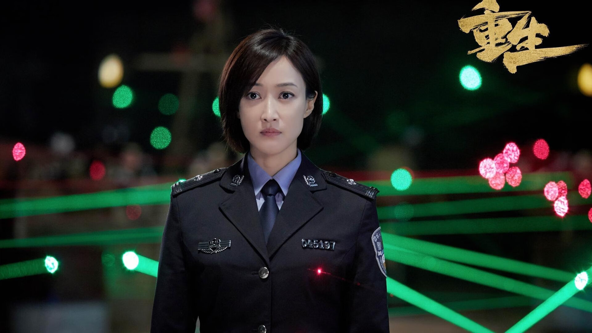 绿茵场的混沌与篮球场的秩序，当英超悬念遇上尼克斯的稳态胜利