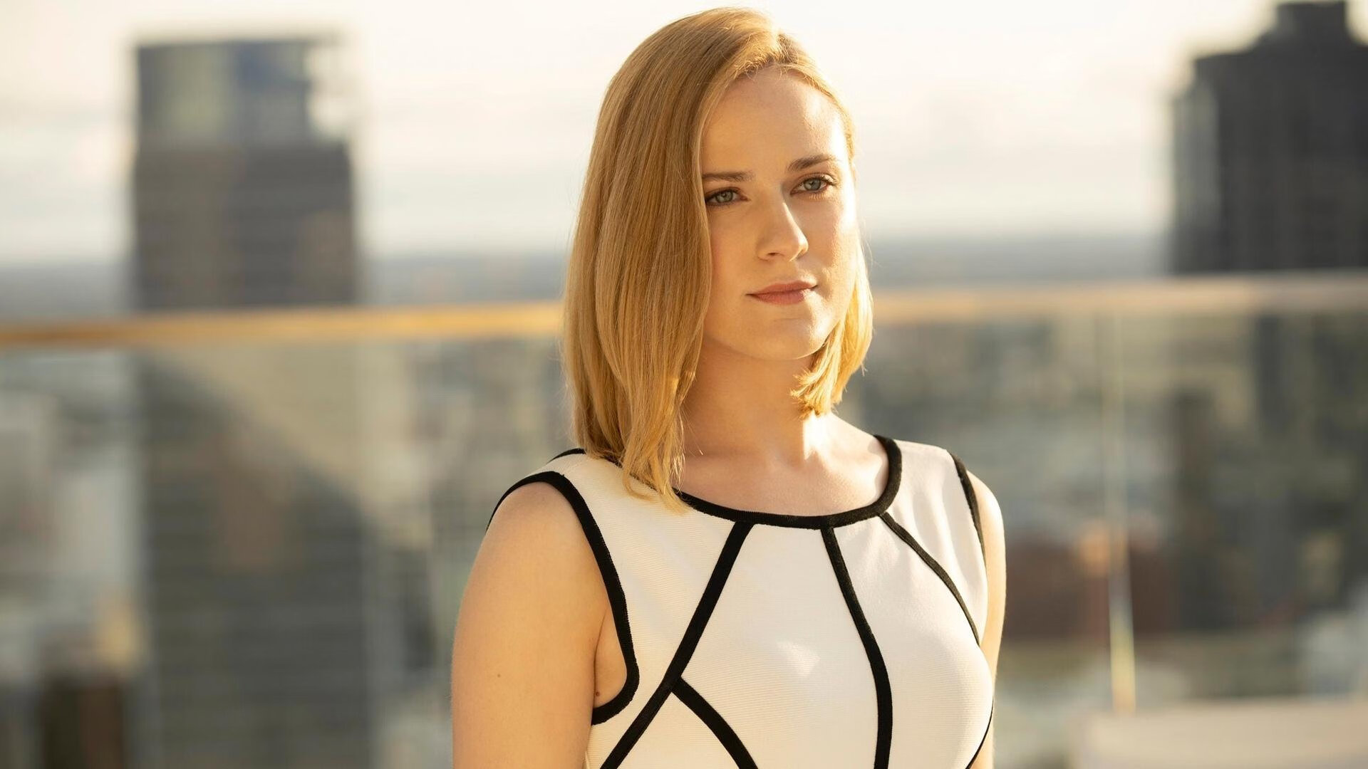 孤独防守者与无名军团,当个人封神与集体秩序,在同一夜晚诞生