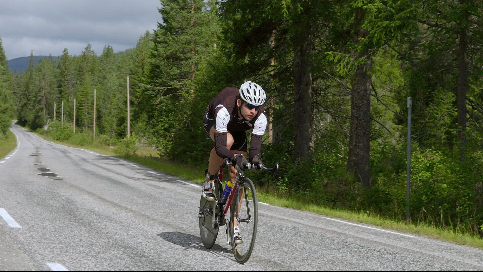 平行宇宙的对决，爱德华兹连续关键得分，黄蜂巅峰阵容如何击败北京首钢？